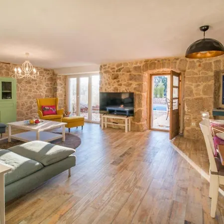 Сasa de vacaciones 5234-1 For 11 Pers On Krk Island *