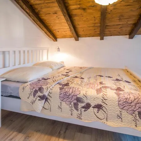Сasa de vacaciones 5234-1 For 11 Pers On Krk Island Garica