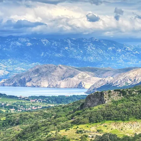 بيت للعطل 5234-1 For 11 Pers On Krk Island *